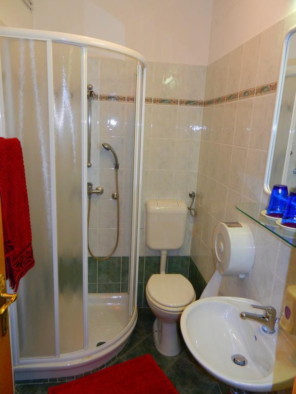 Gostilna Stara Posta Hotel Podkraj Екстериор снимка