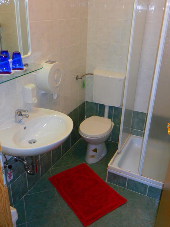 Gostilna Stara Posta Hotel Podkraj Екстериор снимка