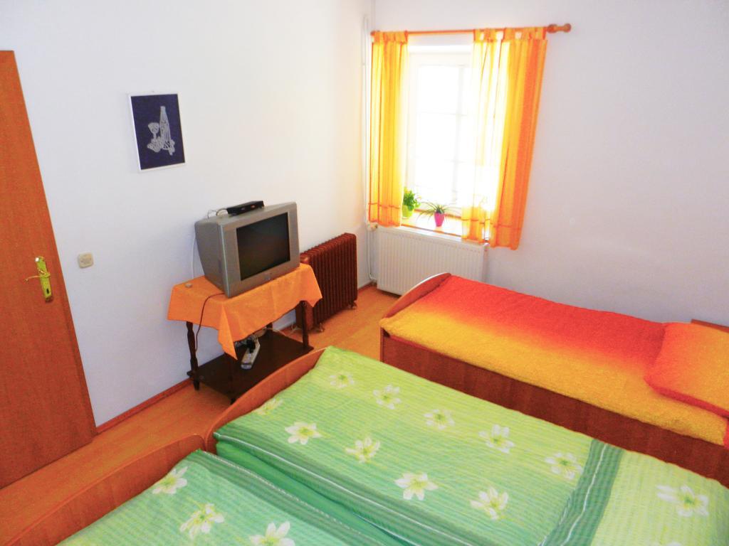 Gostilna Stara Posta Hotel Podkraj Екстериор снимка