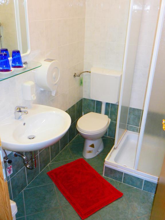 Gostilna Stara Posta Hotel Podkraj Екстериор снимка